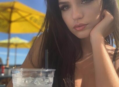 Denizli bayan escort pürüzsüz bedeniyle bütünleşme